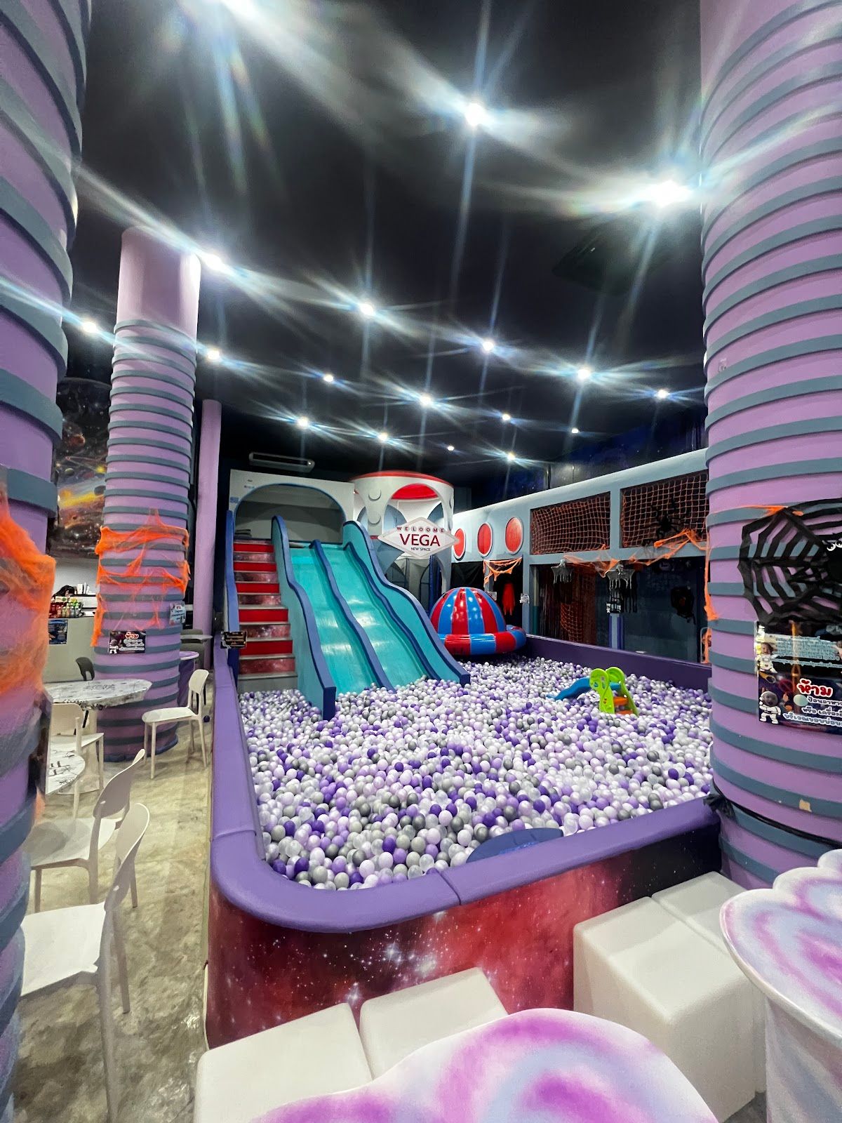 Twin Cosmos Cafe - Image 3