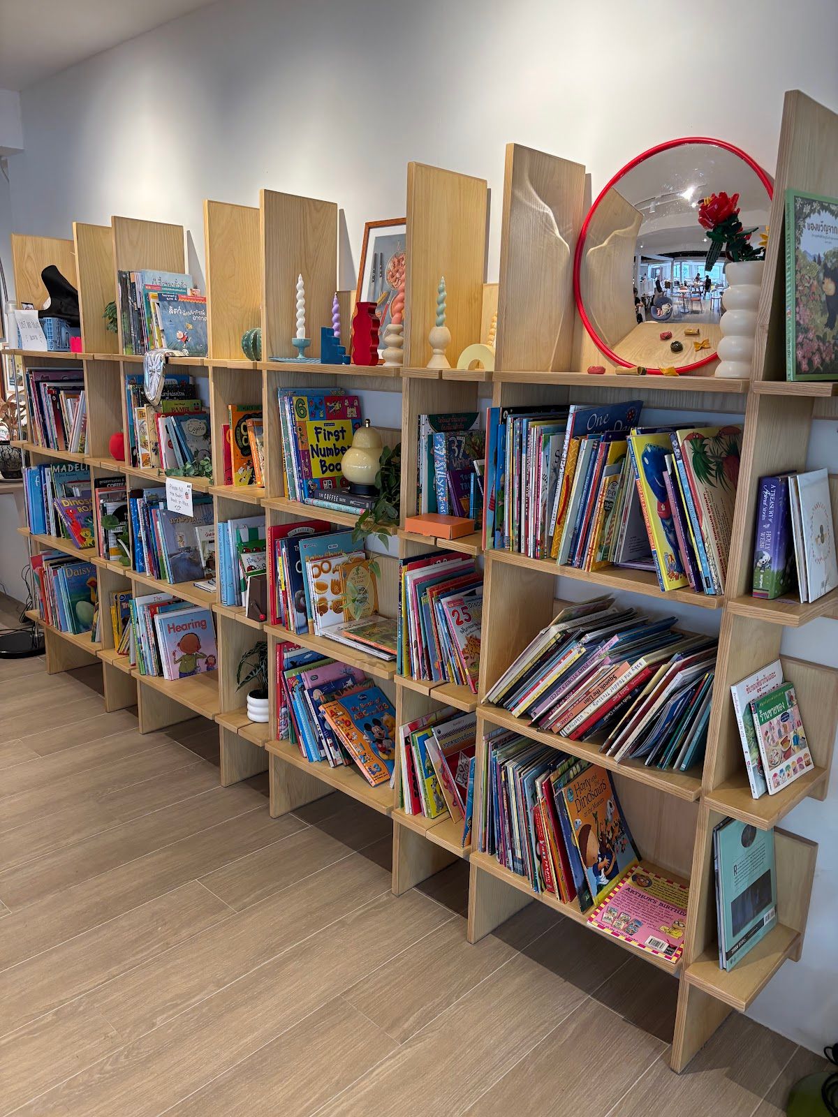 Living Room - Image 7