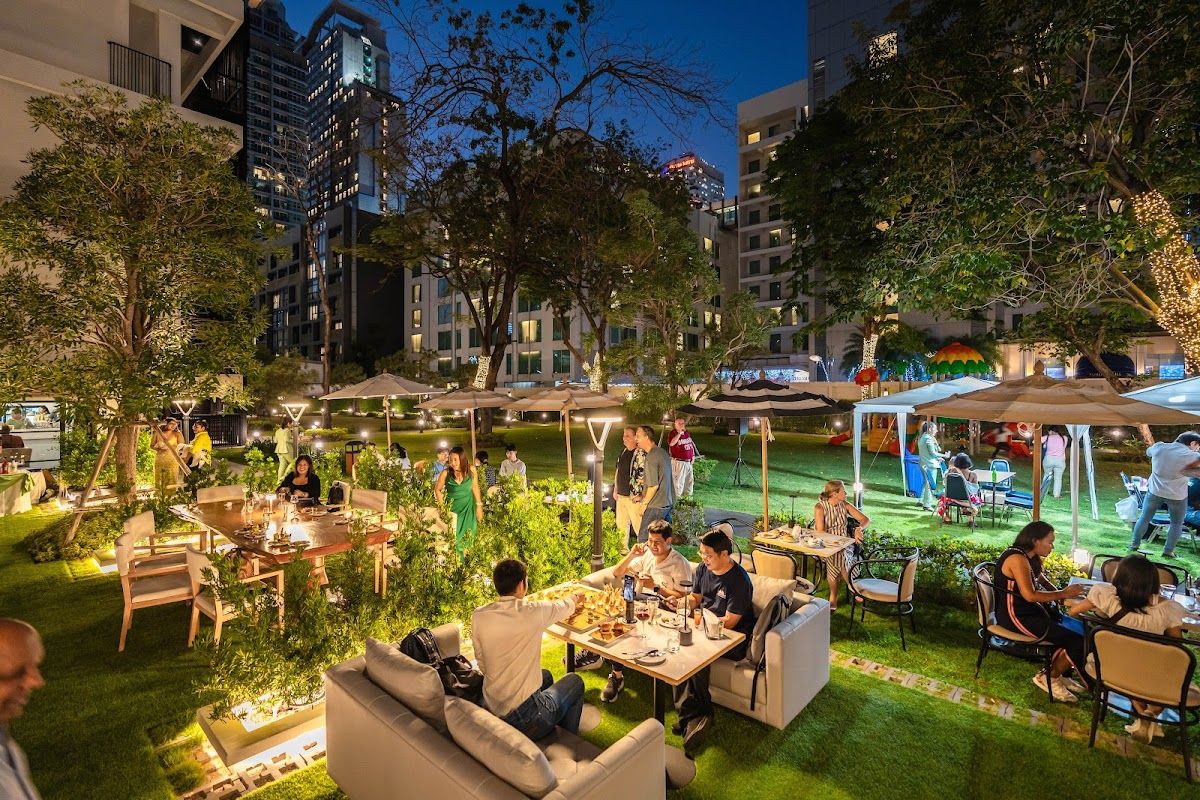 Bloom Café & Garden Lounge - Image 5