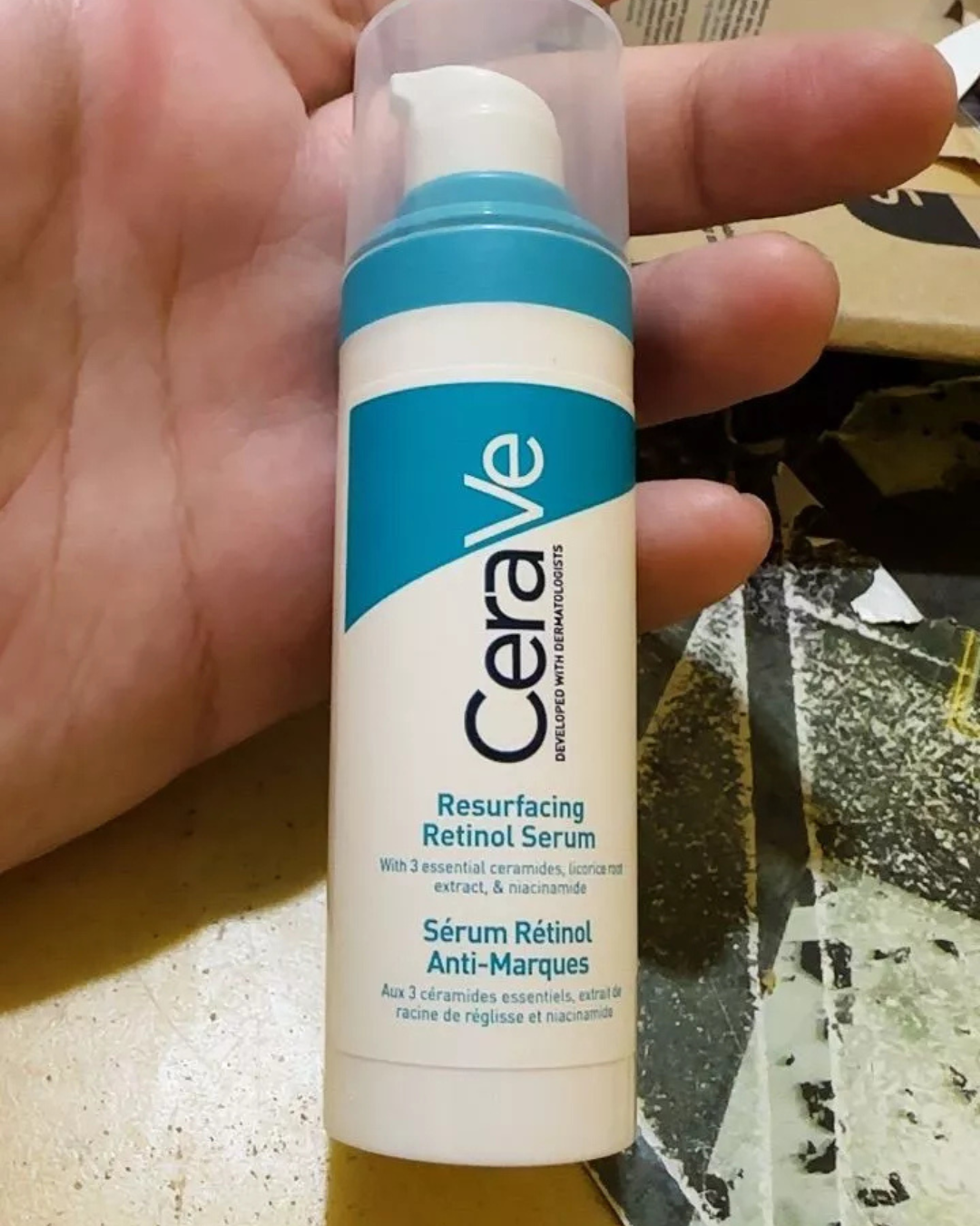 ผลิตภัณฑ์ CERAVE Resurfacing Retinol Serum ในบรรจุภัณฑ์ขนาด 30 มล.