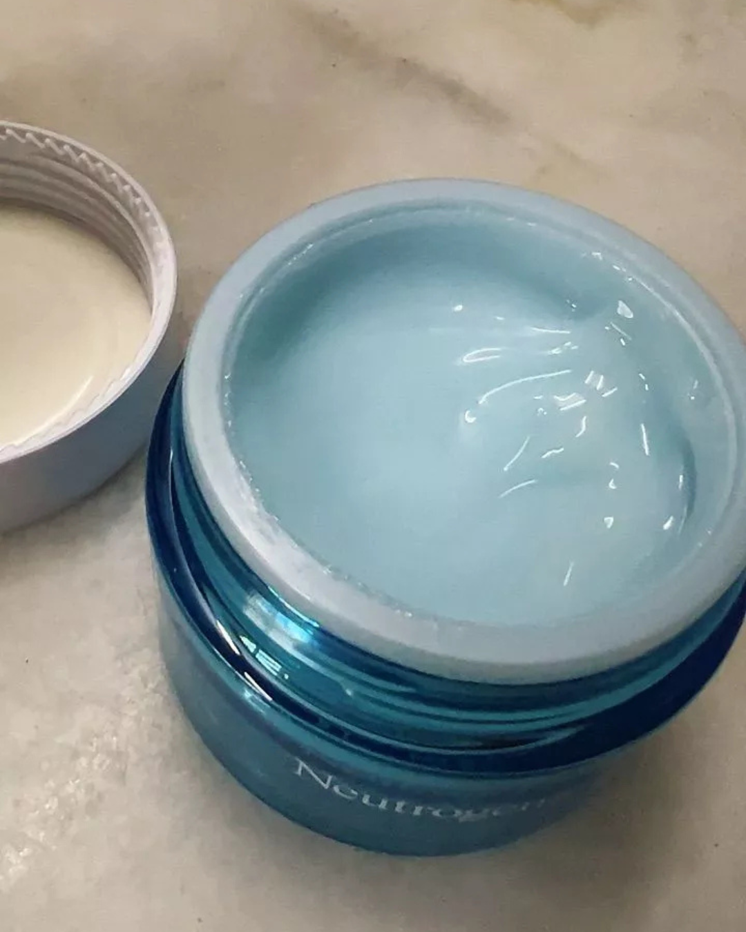 เนื้อสัมผัสของ Neutrogena Hydroboost Water Gel