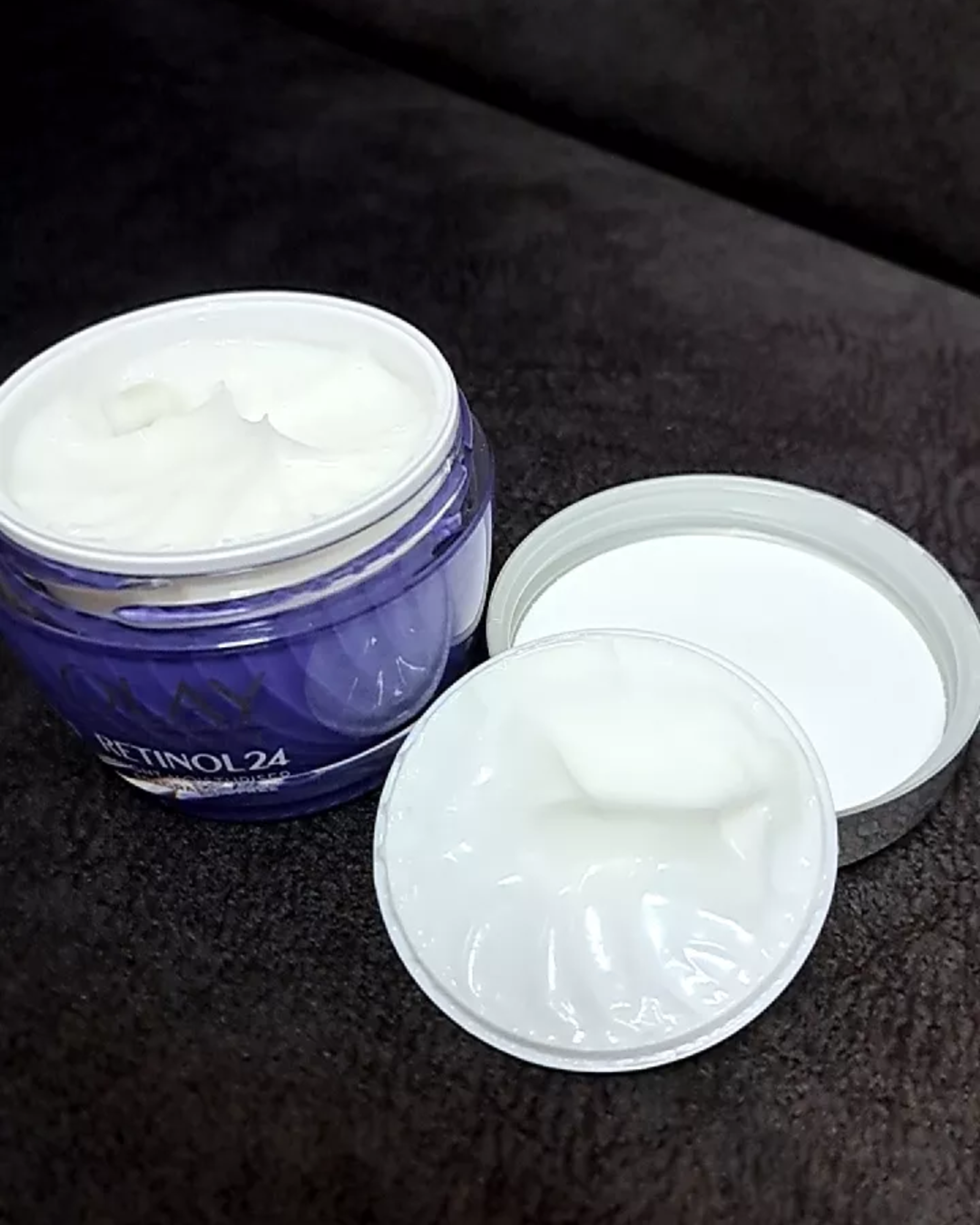 เนื้อครีมของผลิตภัณฑ์โอเลย์ รีเจนเนอรีส เรตินอล24