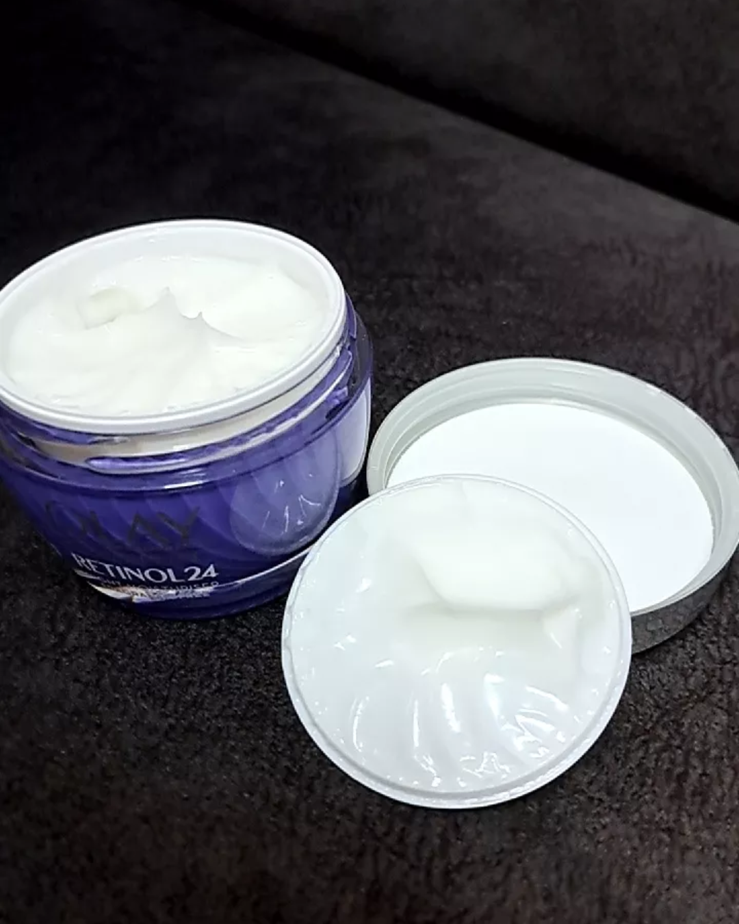 เนื้อครีมของผลิตภัณฑ์โอเลย์ รีเจนเนอรีส เรตินอล24