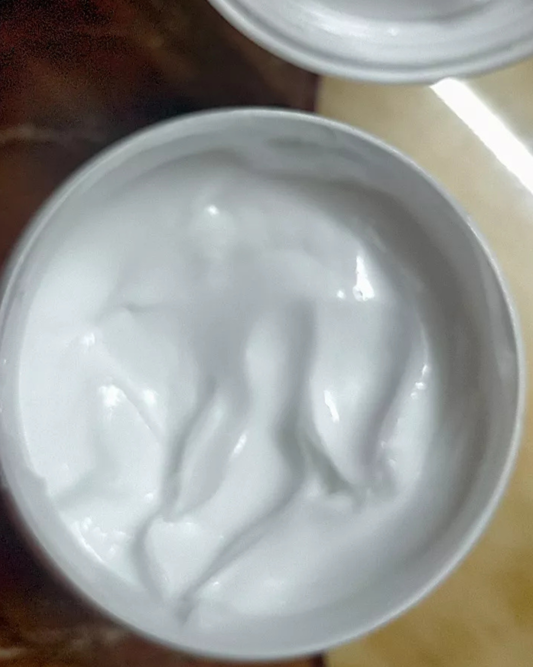 เนื้อครีม CERAVE Moisturising Cream ภายในบรรจุภัณฑ์ขนาด 454 กรัม