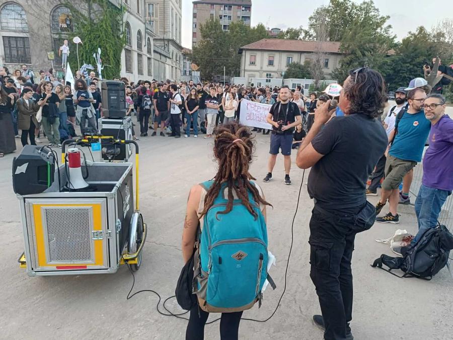 assemblea dentro lo scalo di Porta Romana