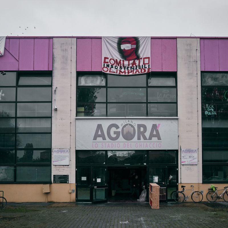 esterno agorà occupata