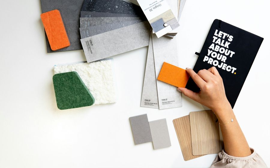 Moodboard met kleurstalen en materialen voor een huisstijl