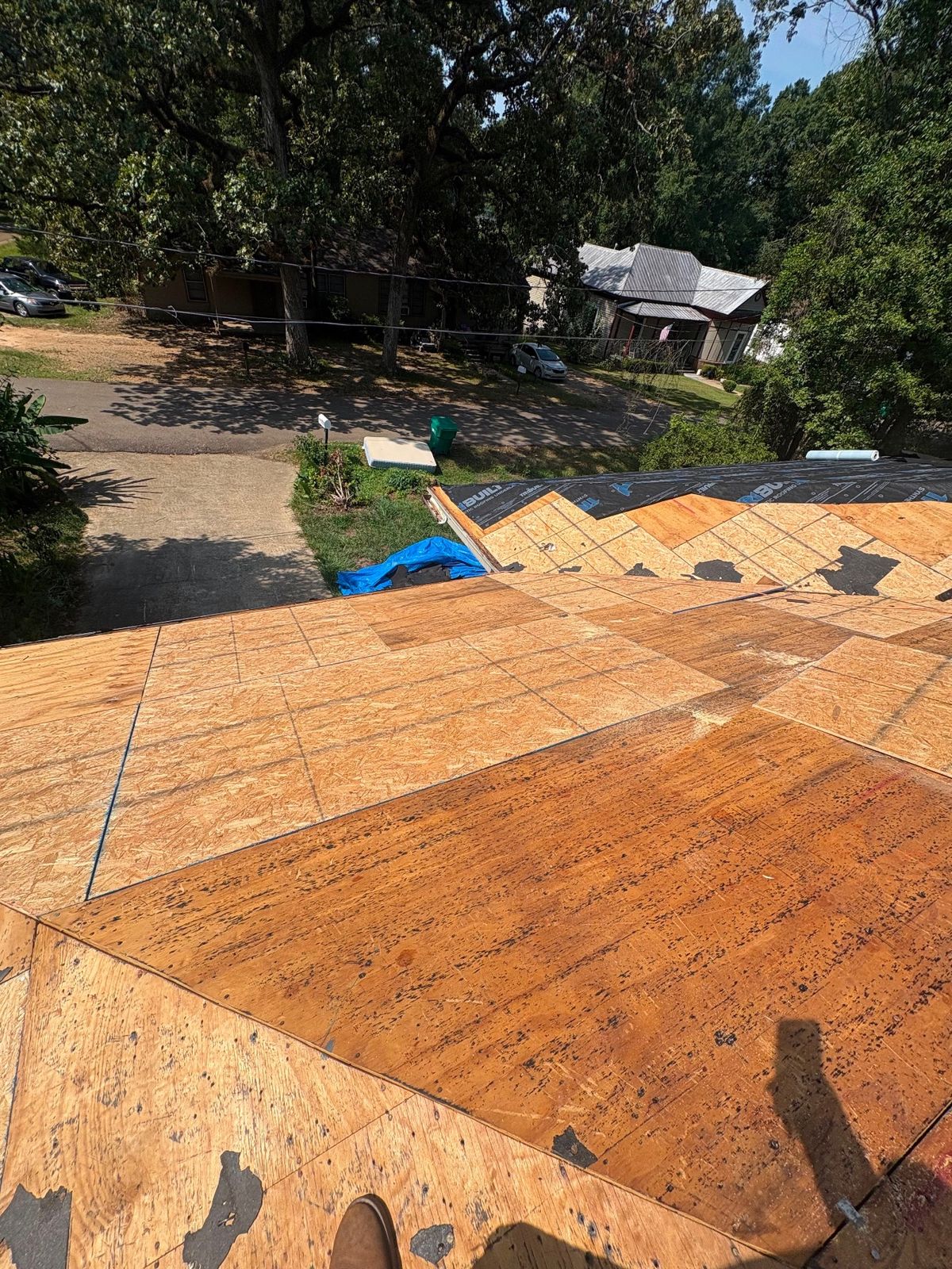 In Progress photo of a GAF Timberline HDZ shingle roof in Shakewood being installed by Southeast Roofing in McComb, MS.