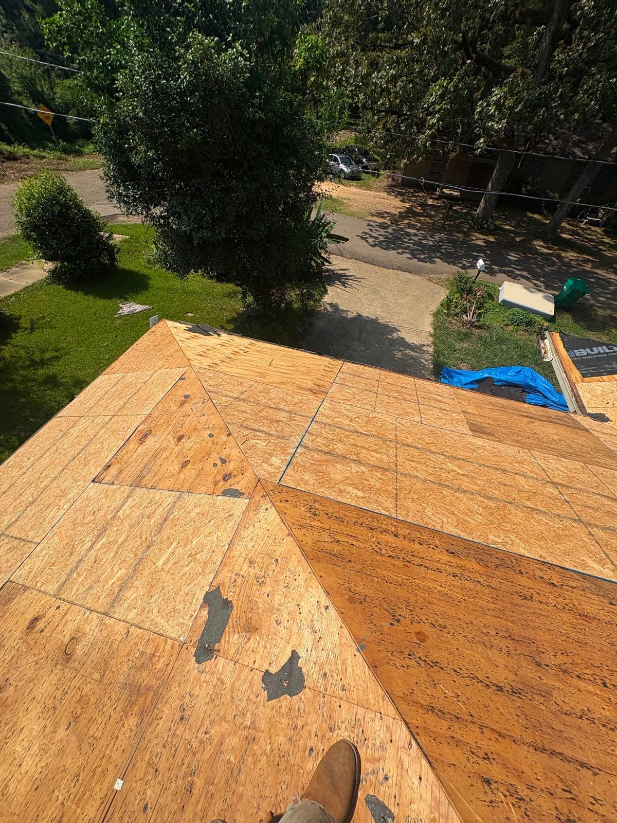 In Progress photo of a GAF Timberline HDZ shingle roof in Shakewood being installed by Southeast Roofing in McComb, MS.