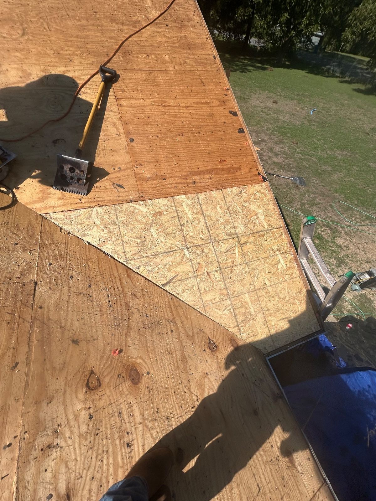 In Progress photo of a GAF Timberline HDZ shingle roof in Birchwood being installed by Southeast Roofing in Meridian, MS.