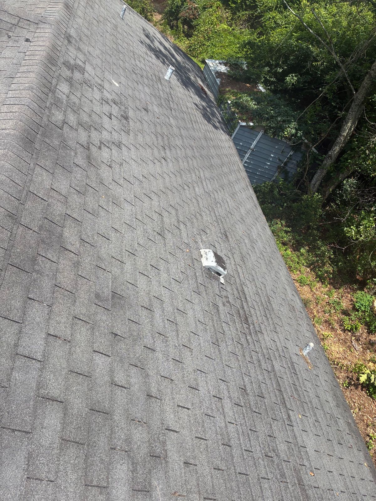 Before photo of a GAF Timberline HDZ shingle roof in Shakewood before work by Southeast Roofing in McComb, MS.