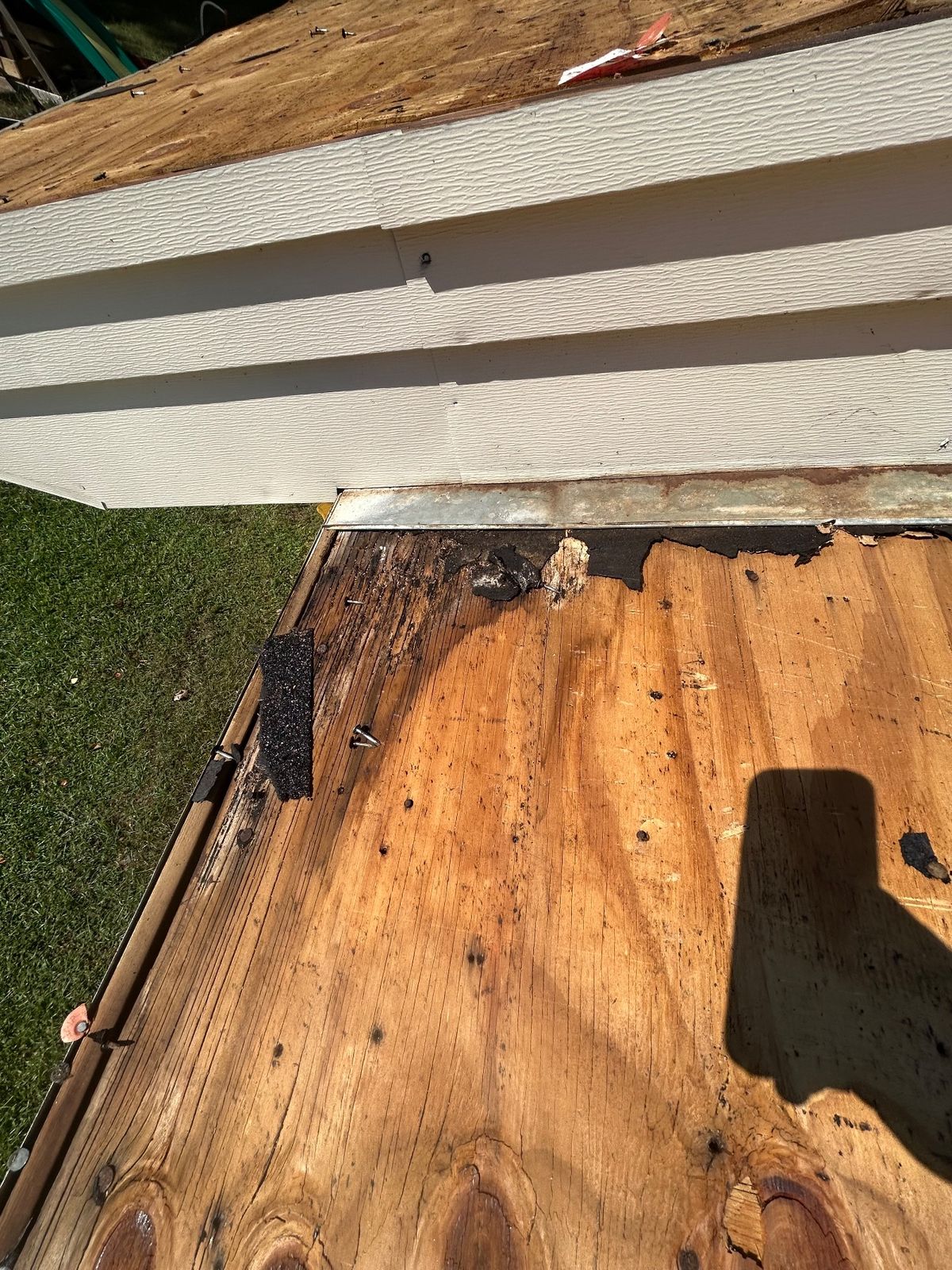 In Progress photo of a GAF Timberline HDZ shingle roof in Birchwood being installed by Southeast Roofing in Meridian, MS.