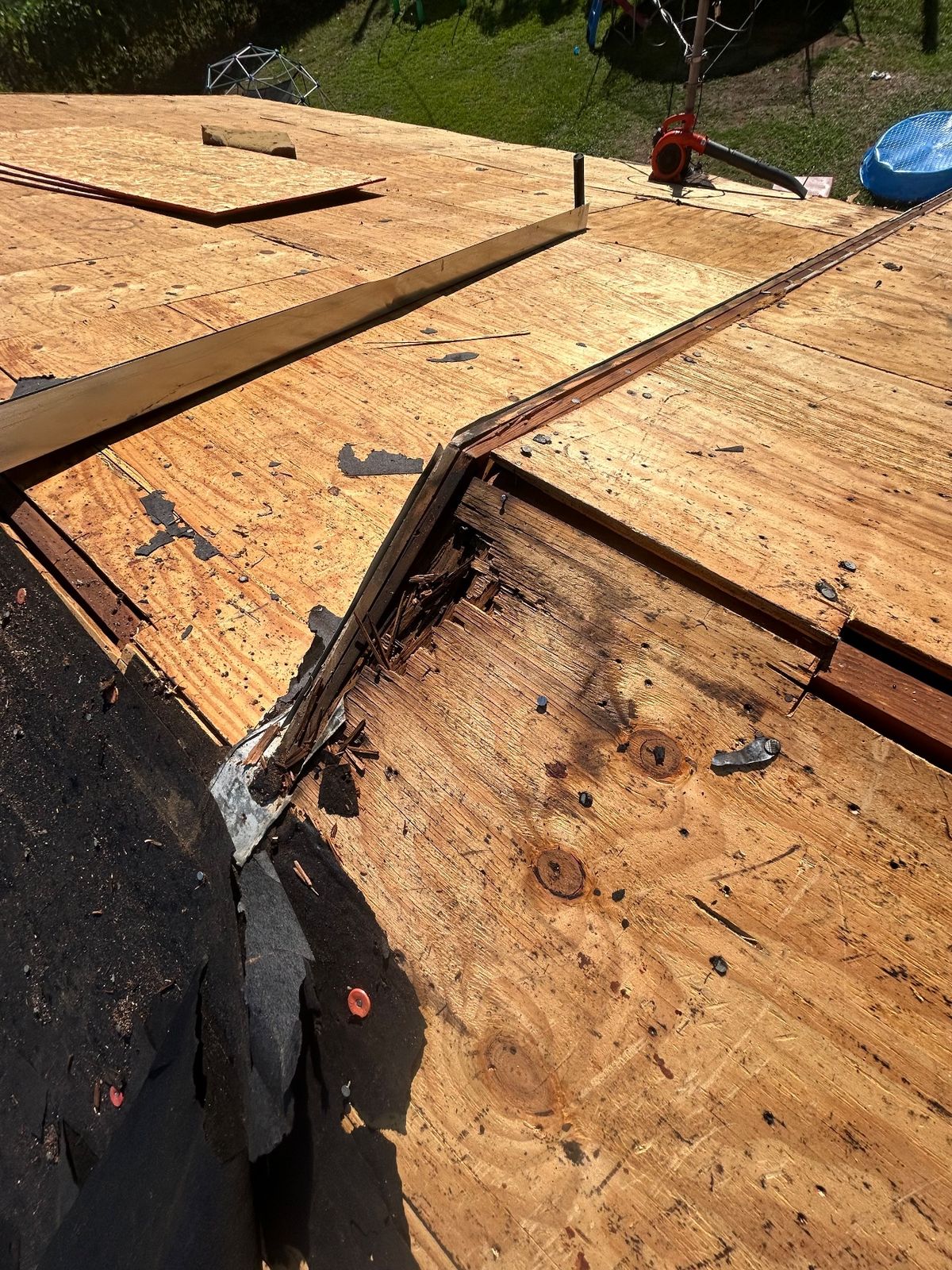 In Progress photo of a GAF Timberline HDZ shingle roof in Birchwood being installed by Southeast Roofing in Meridian, MS.
