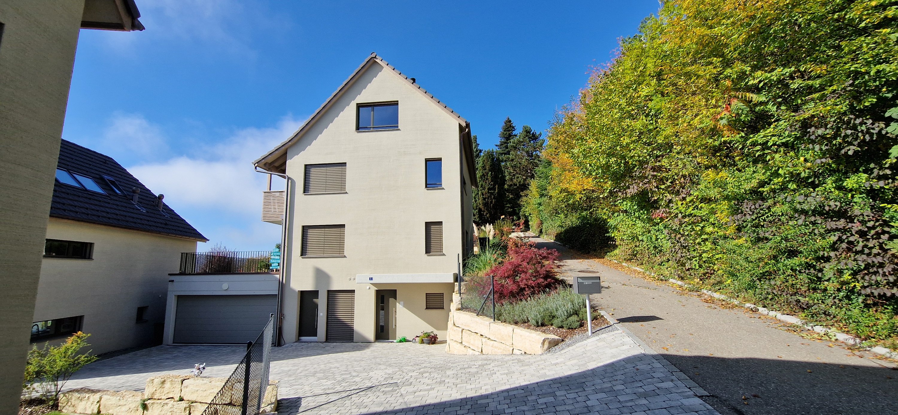 Blick die Alte Bergstrasse hinauf