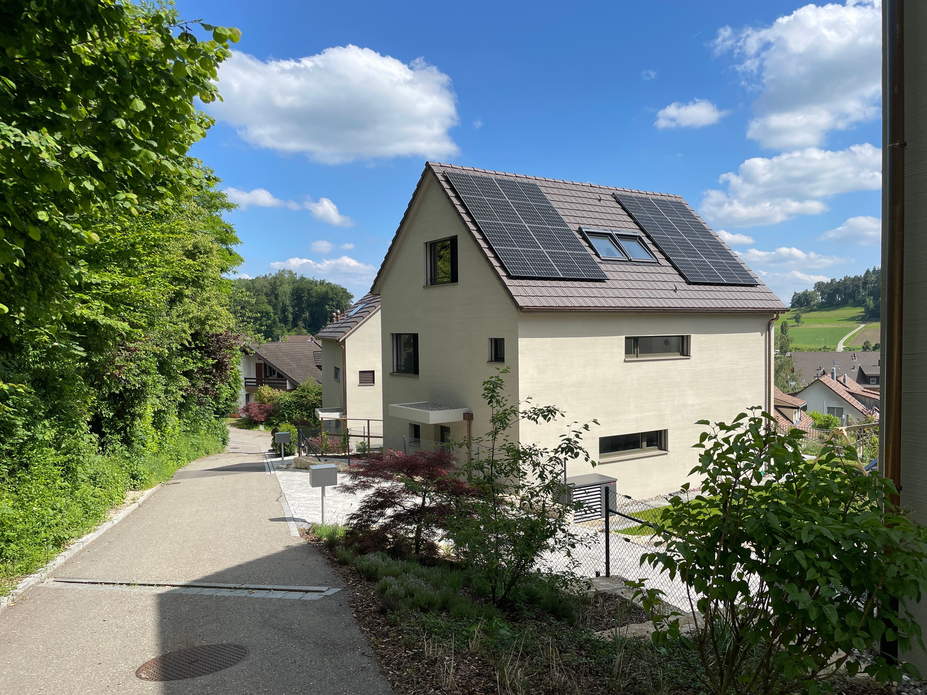 Einfamilienhaus mit Solardach an der Alten Bergstrasse