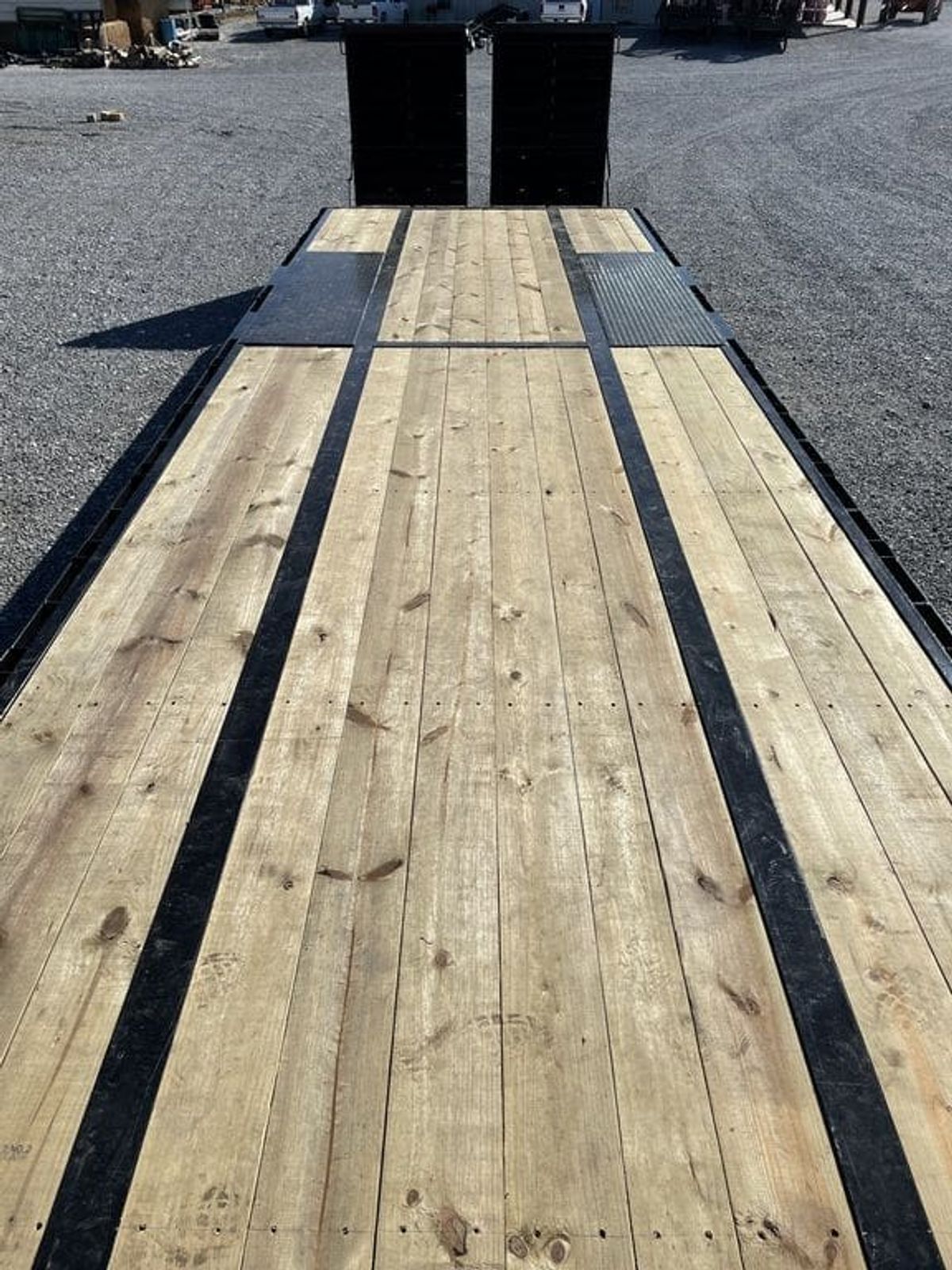 DH Trailers 35 ft Low Pro GN Flatbed Trailer_013