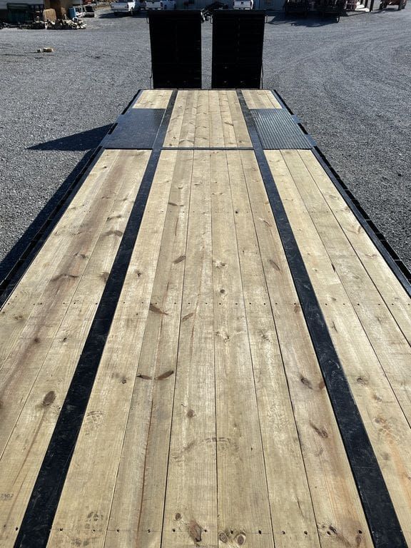 DH Trailers 35 ft Low Pro GN Flatbed Trailer_013