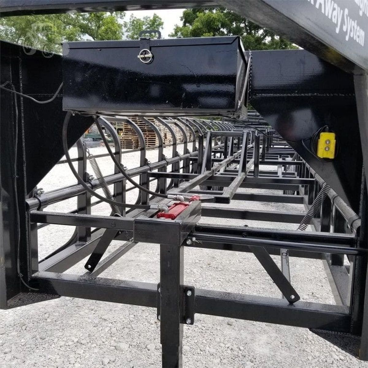 Industrias America 20X4 Double Wide Hydraulic Latch Hay Bale Trailer_003