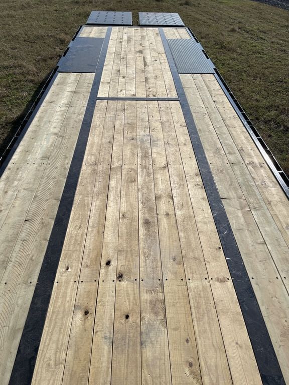 DH Trailers 32 ft Tandem Low Pro GN Flatbed_06