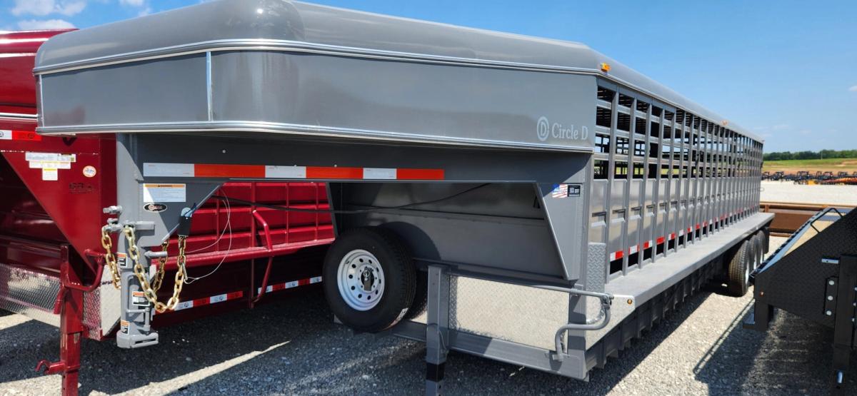 Circle D 32 FT Gooseneck Stock Trailer – Rubber Floor