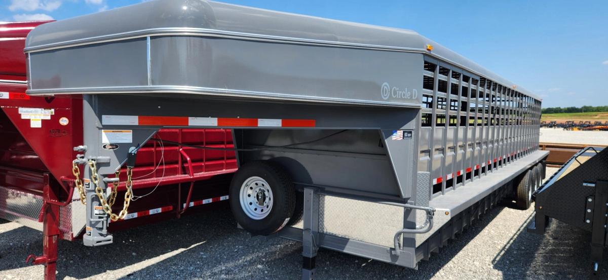 Circle D 32 FT Gooseneck Stock Trailer – Rubber Floor