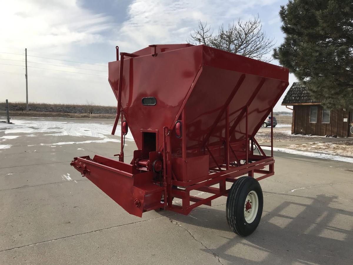 Apache 3200lbs. Range Feeder