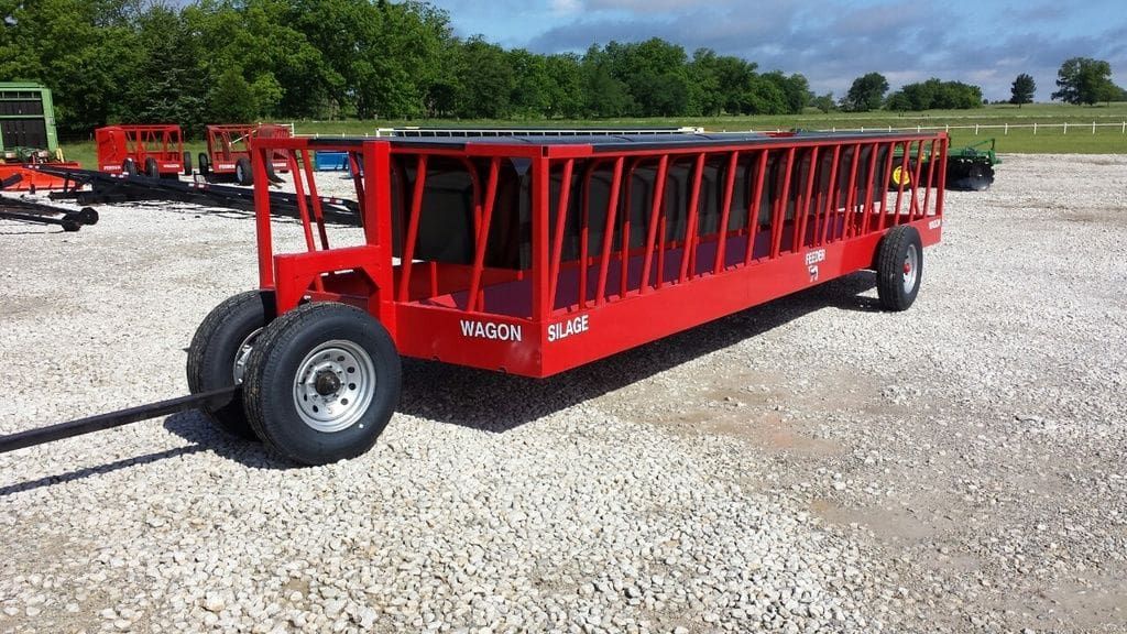 Industrias America 84R 24′ Hay Silage Feeder Wagon_002