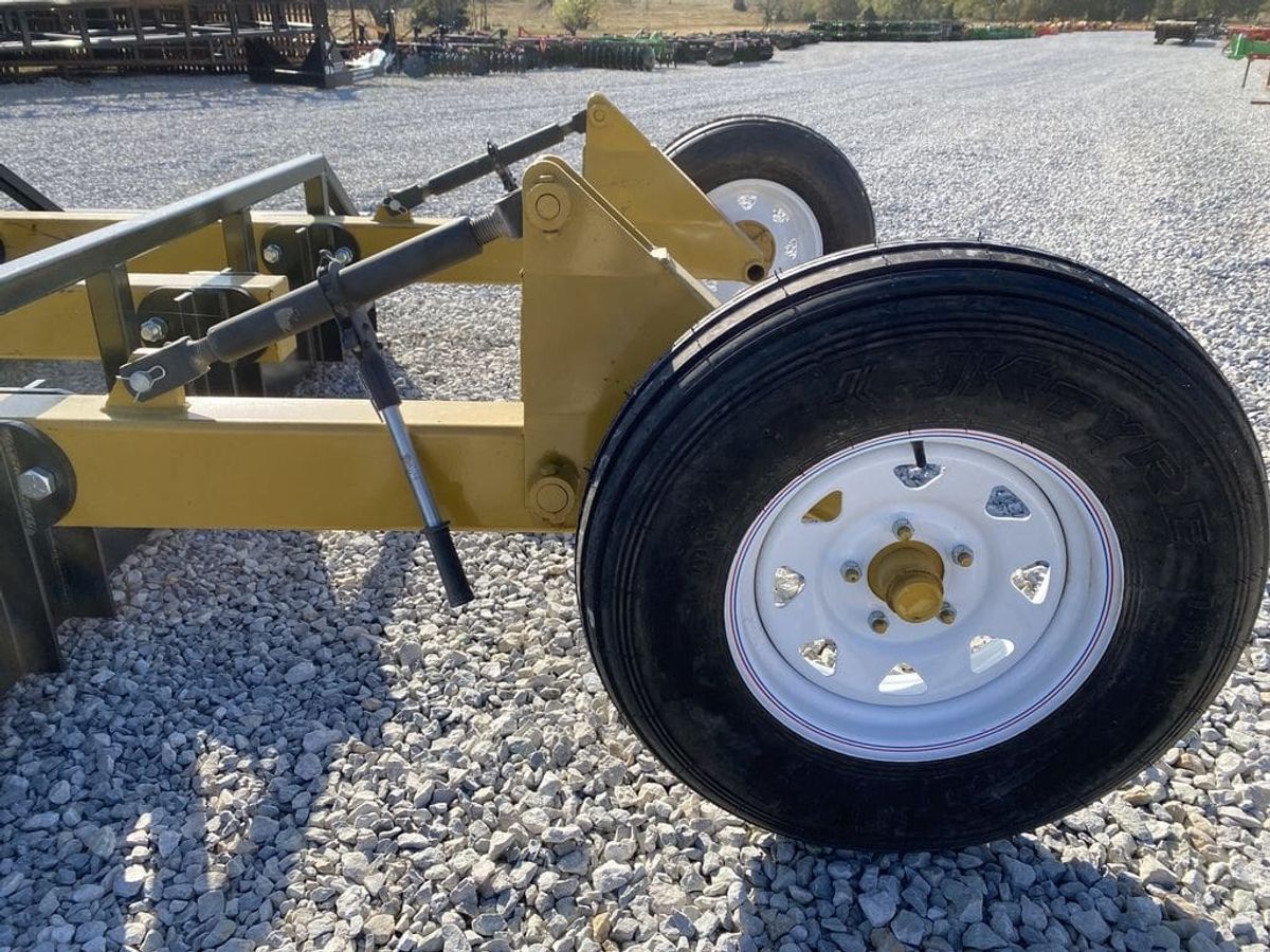 Industrias America 8′ Land Plane_008