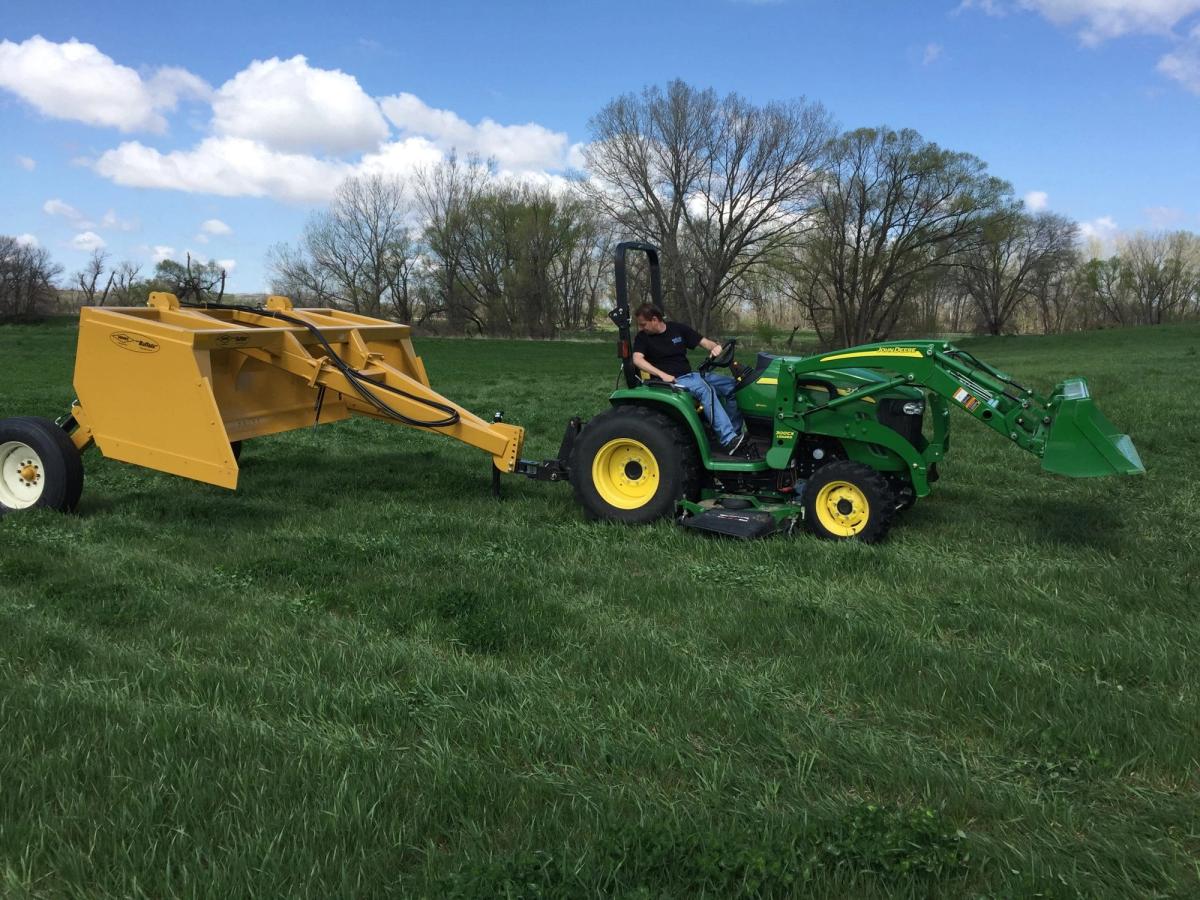 Henke Buffalo 12′ Feedyard Scraper-013