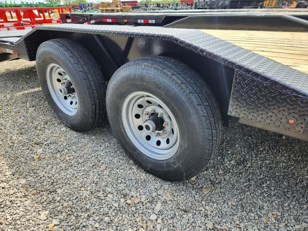 DH 28′ GN 14k Equipment Trailer, Driveover Fenders, Mega Ramps Accessible Carousel_004