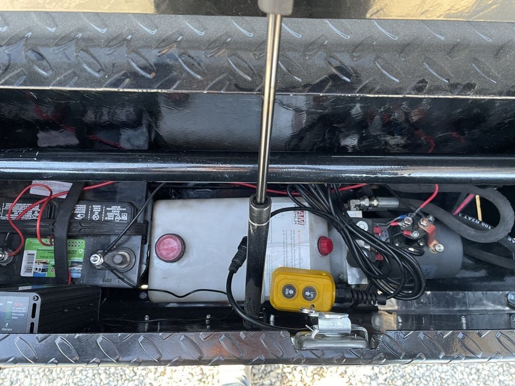 DH Trailers 16′ GN Dump Trailer_006