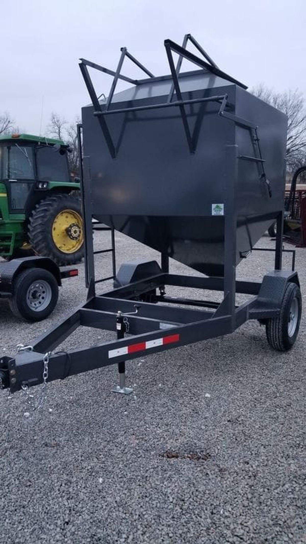 DH Trailers Bulk Feed Trailer (2 ton)_002