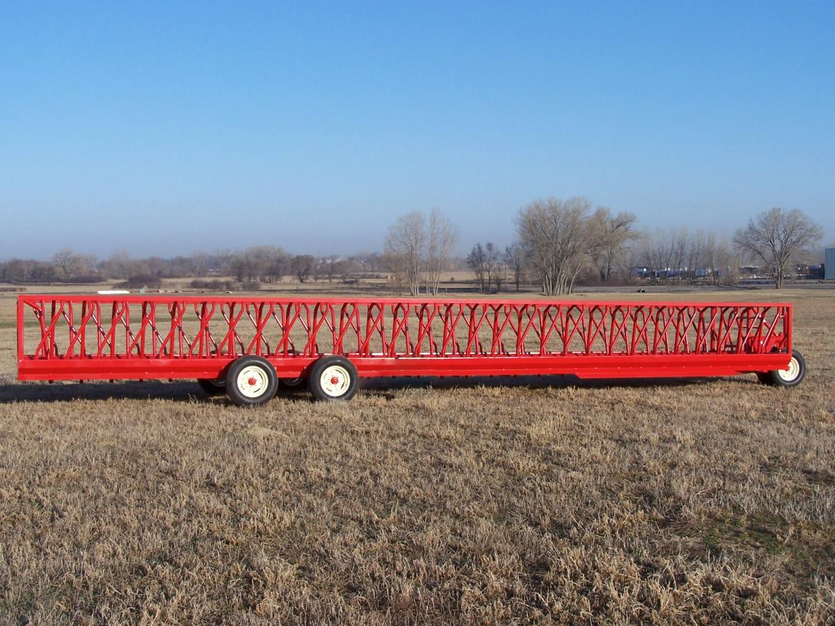 Apache 32 FT Feeder Wagon