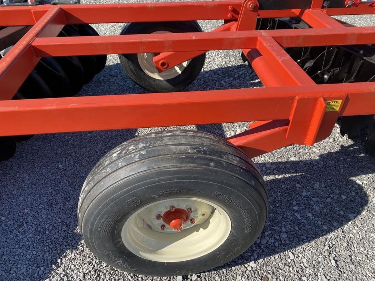 Industrias America Disk 2426 Offset Accessible Carousel_007