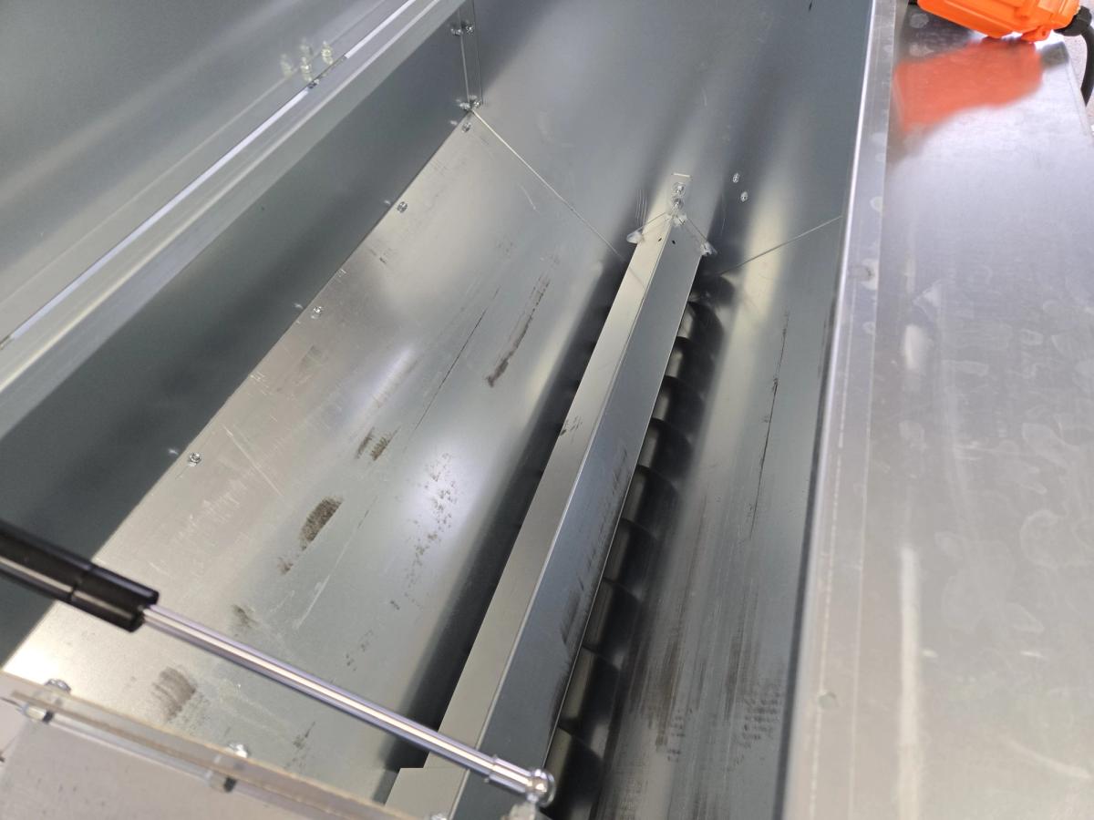 Stull Feeders 600 LBS Grain/Cube Auger Feed Hopper w/ Digital Scale