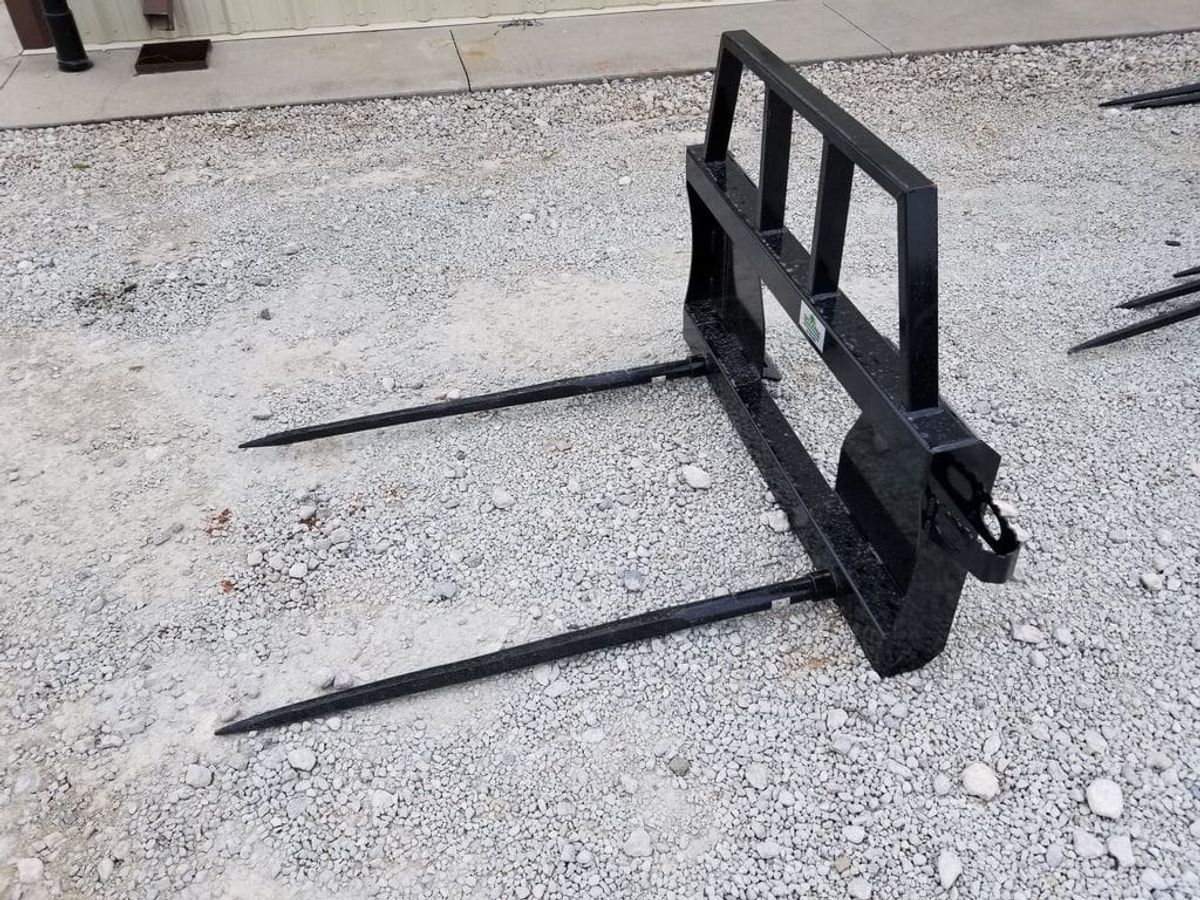 DH HS2 Bale Spear Attachment w: Headache Rack_001