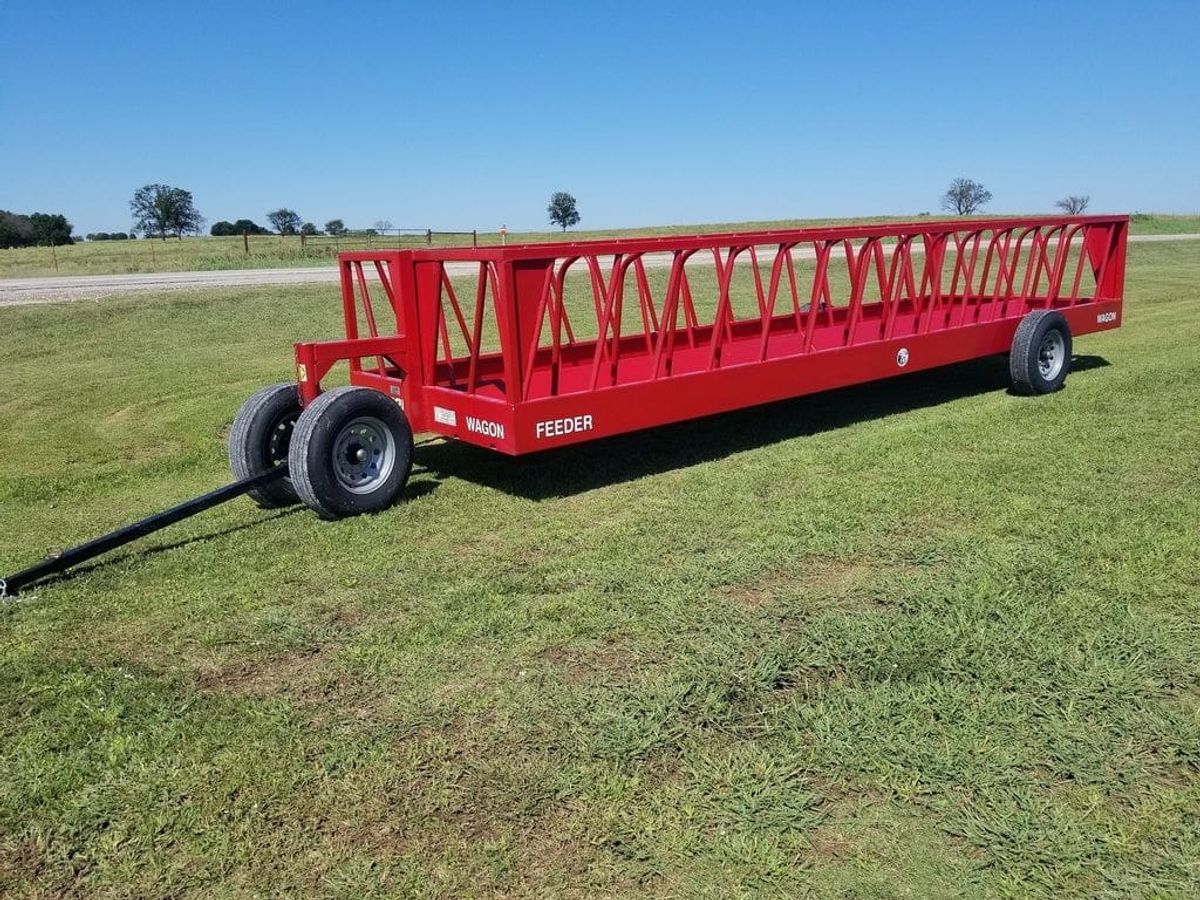 Industrias America 24′ 82R Hay Feeder Wagon_002