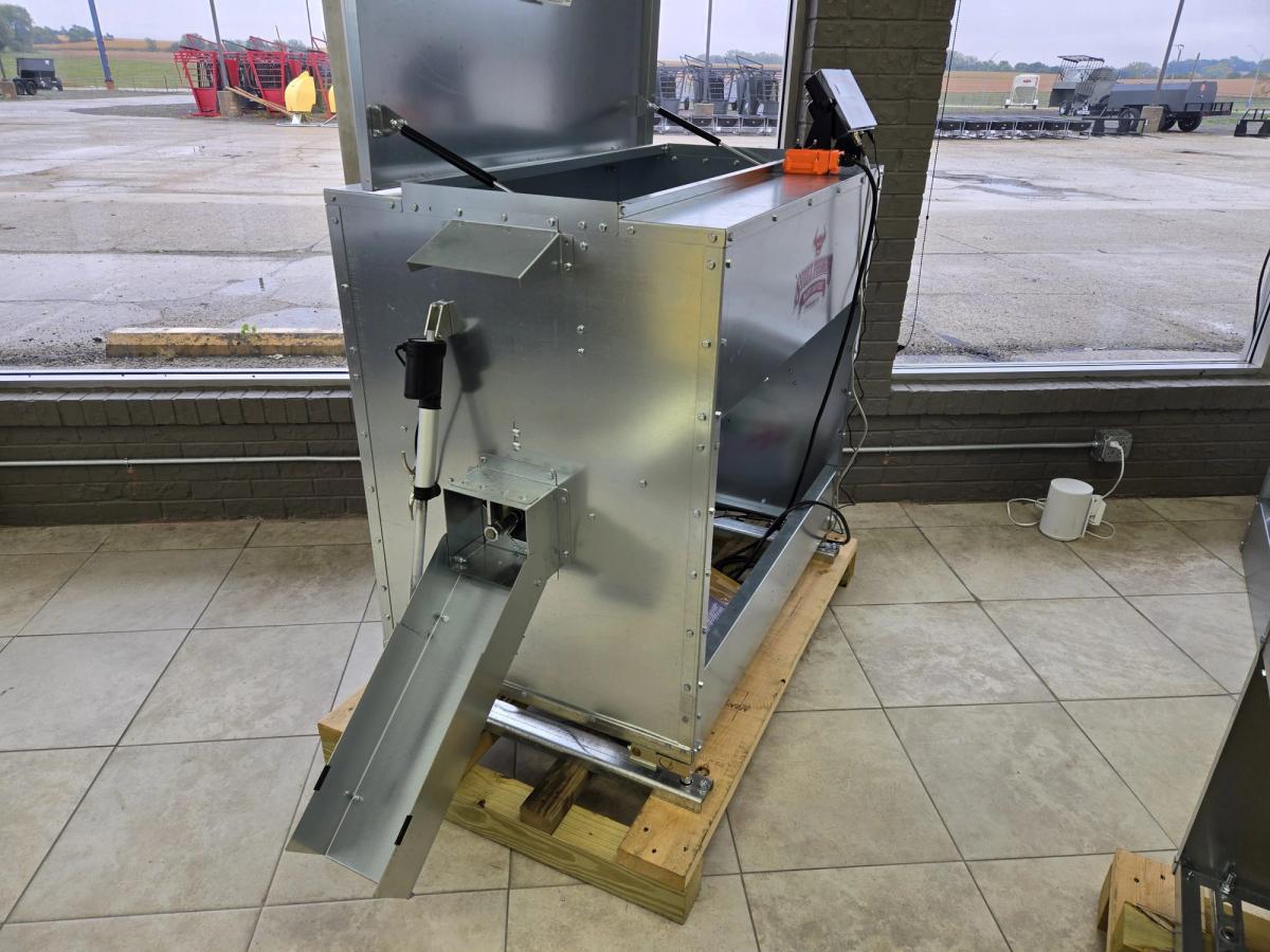 Stull Feeders 600 LBS Grain/Cube Auger Feed Hopper w/ Digital Scale