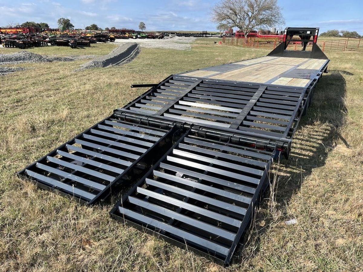 DH Trailers 32 ft Tandem Low Pro GN Flatbed_10