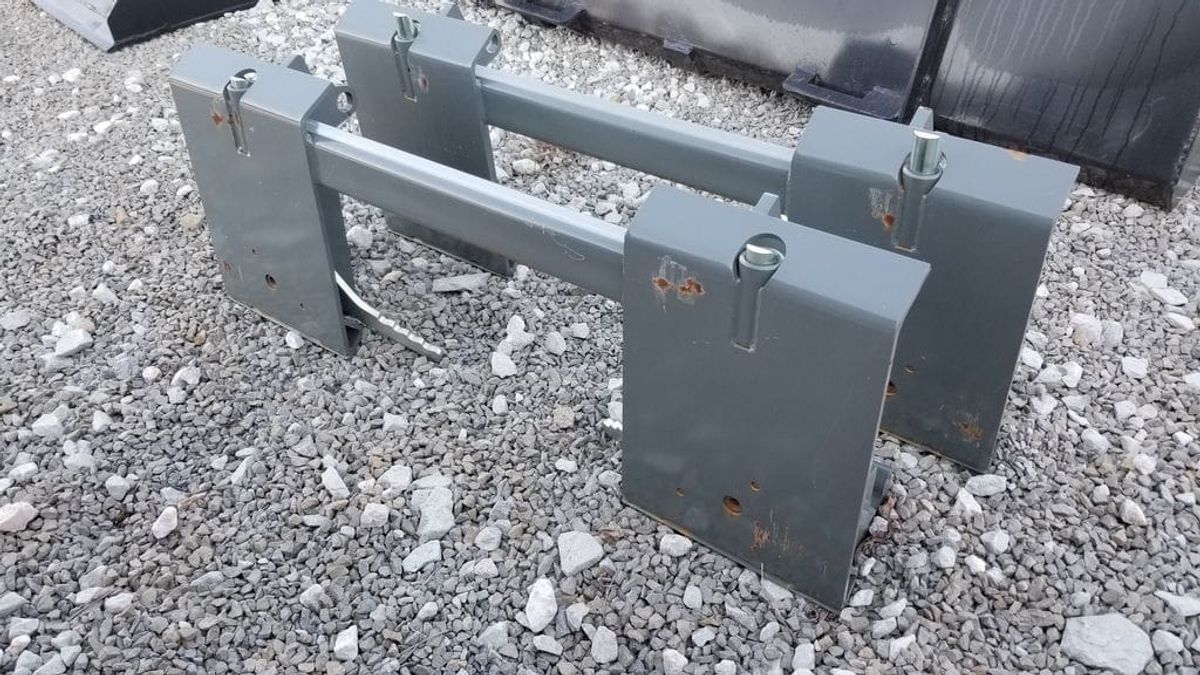 Worksaver Global to Skid Steer Attachment Adapter_002