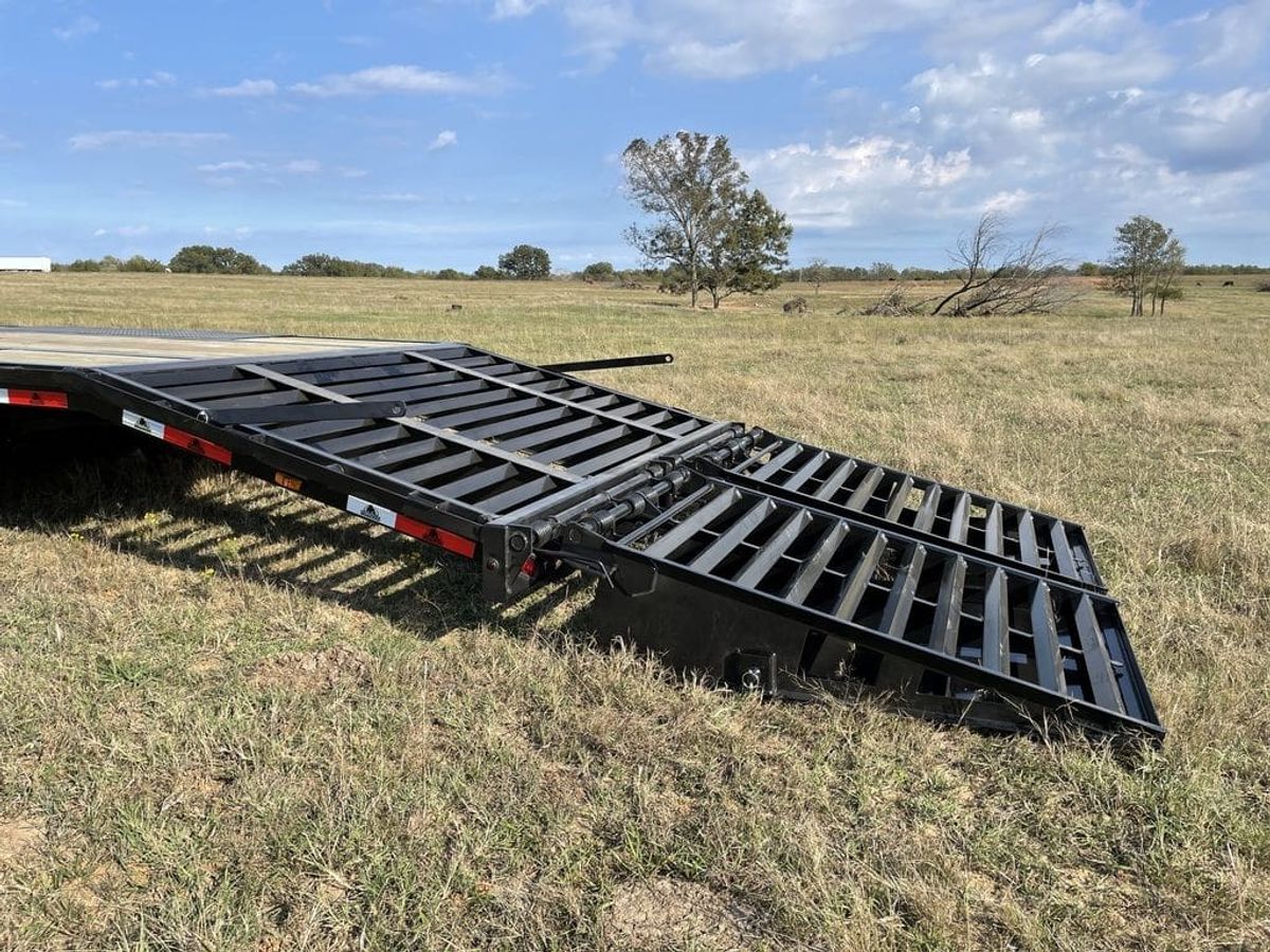 DH Trailers 32 ft Tandem Low Pro GN Flatbed_11