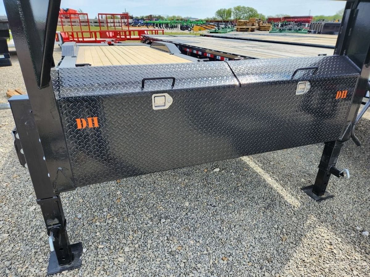 DH 28′ GN 14k Equipment Trailer, Driveover Fenders, Mega Ramps Accessible Carousel_005