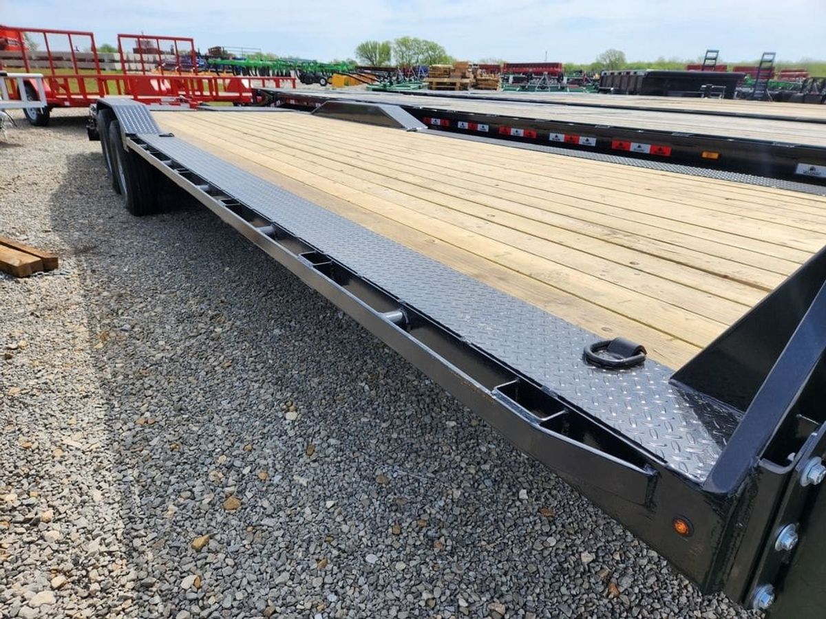 DH 28′ GN 14k Equipment Trailer, Driveover Fenders, Mega Ramps Accessible Carousel_003
