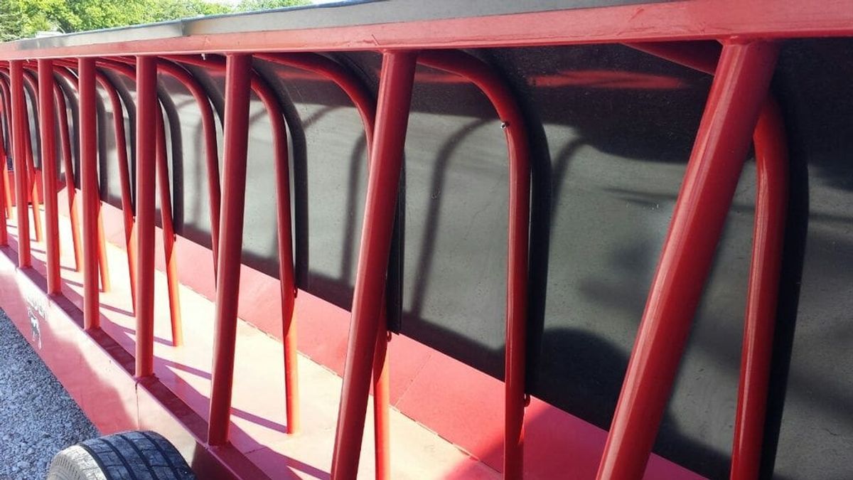 Industrias America 84R 24′ Hay Silage Feeder Wagon_006