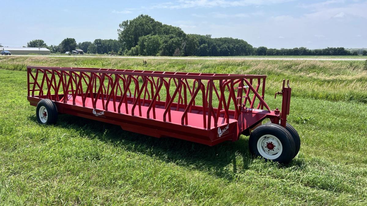 Apache 20 FT Feeder Wagon