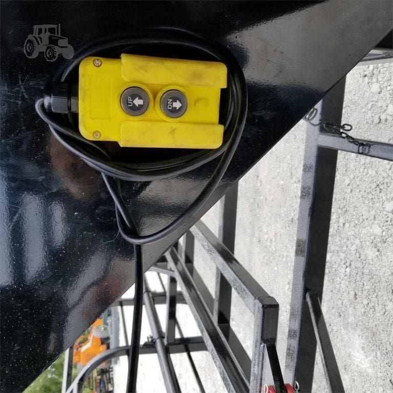 Industrias America 20X4 Double Wide Hydraulic Latch Hay Bale Trailer_004