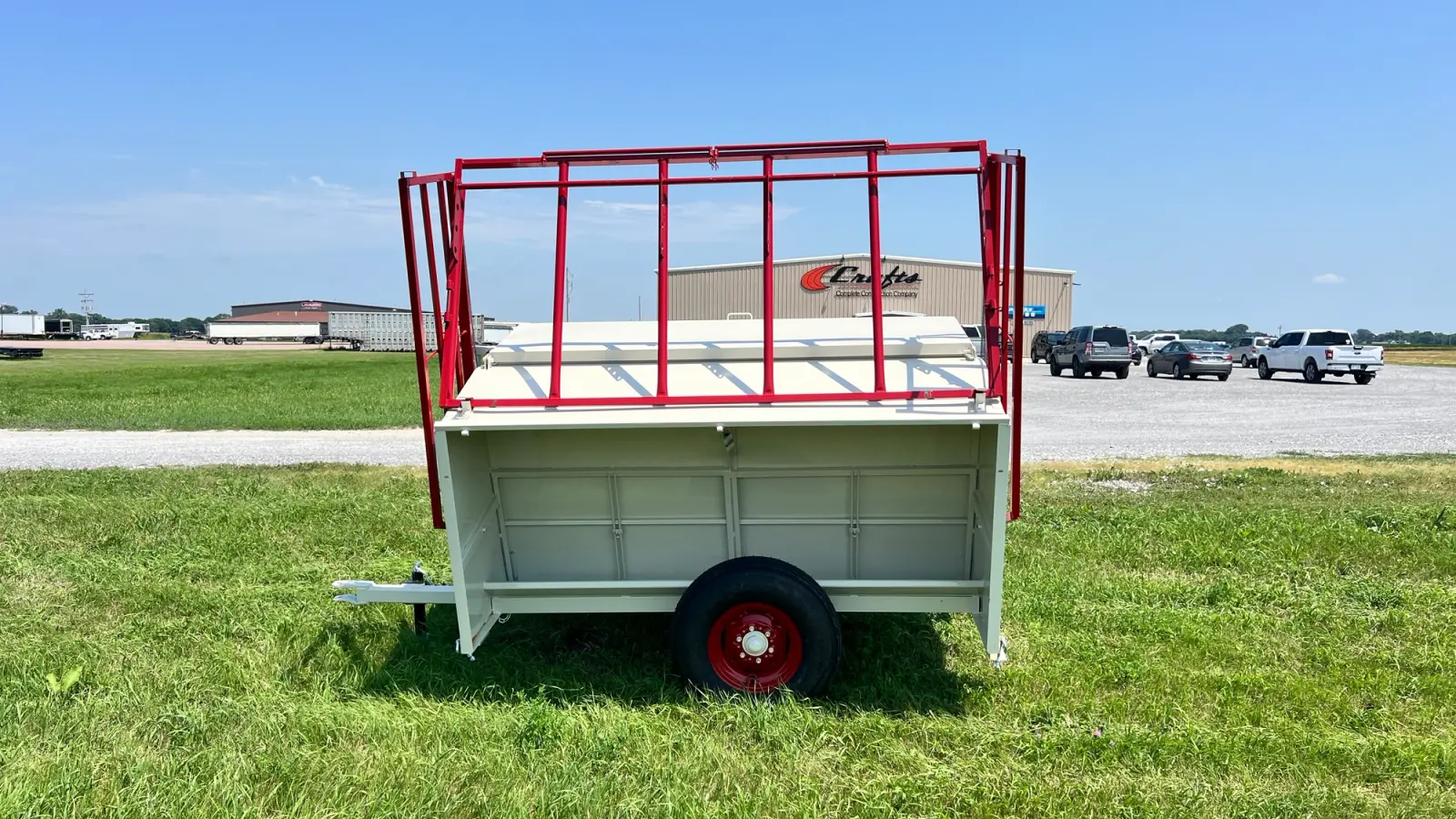 Apache 8 FT 70 Bushel Feeder