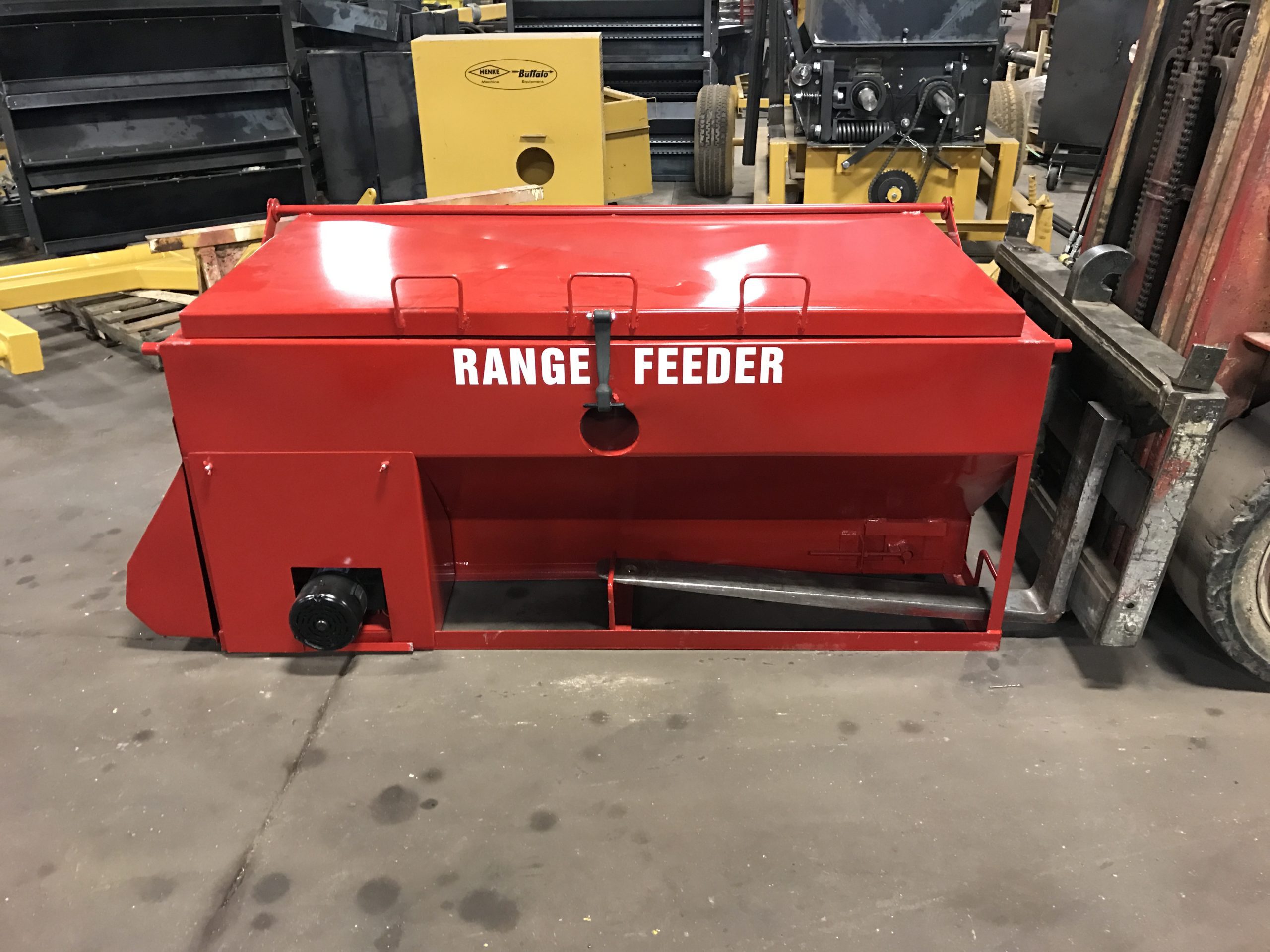 Apache 1200lbs. Range Feeder