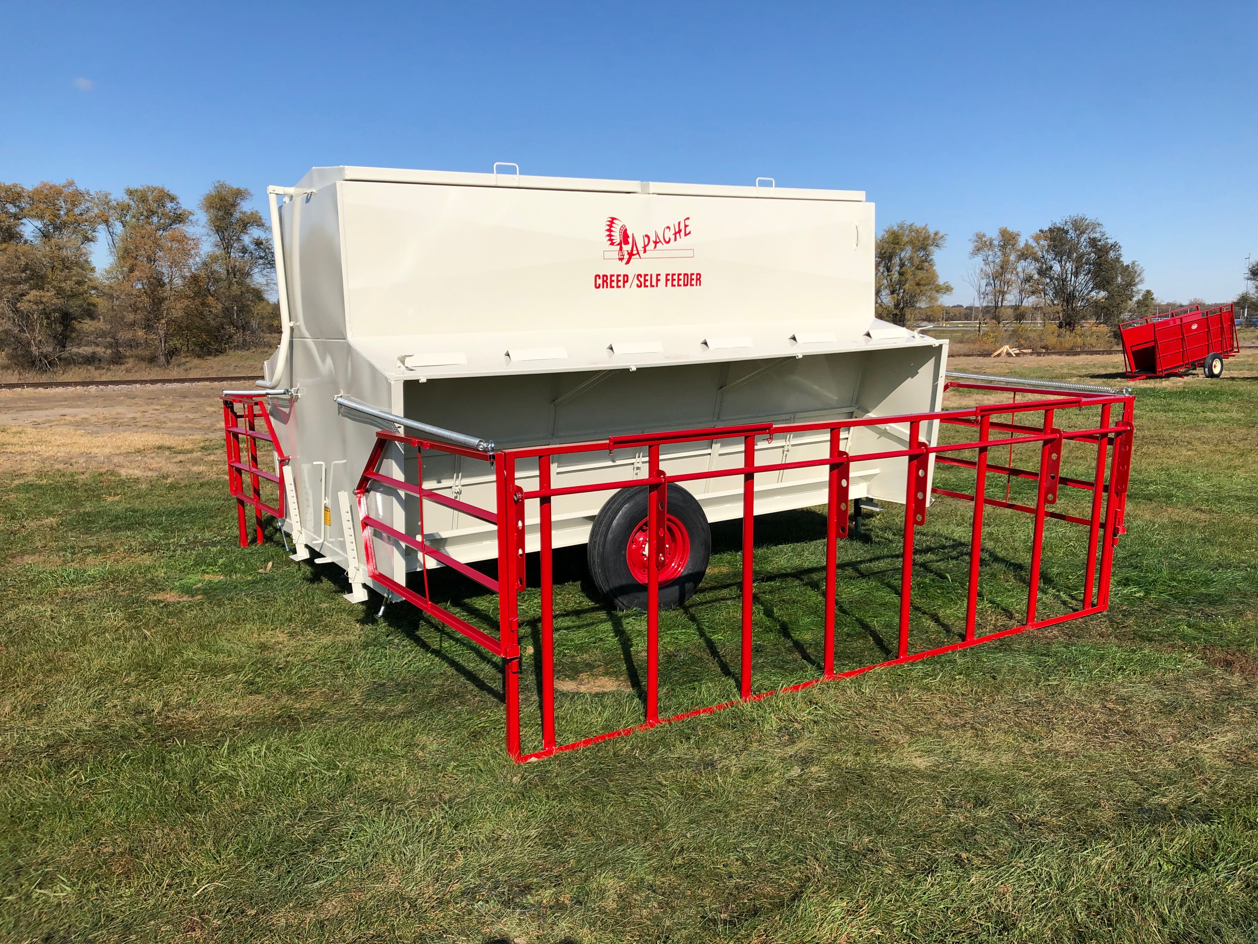Apache 12 FT 225 Bushel Feeder
