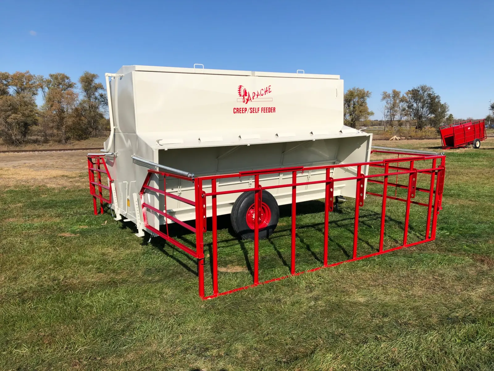 Apache 12 FT 225 Bushel Feeder
